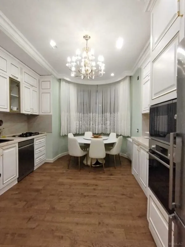 Satılır 4 otaqlı mənzil 156 m²