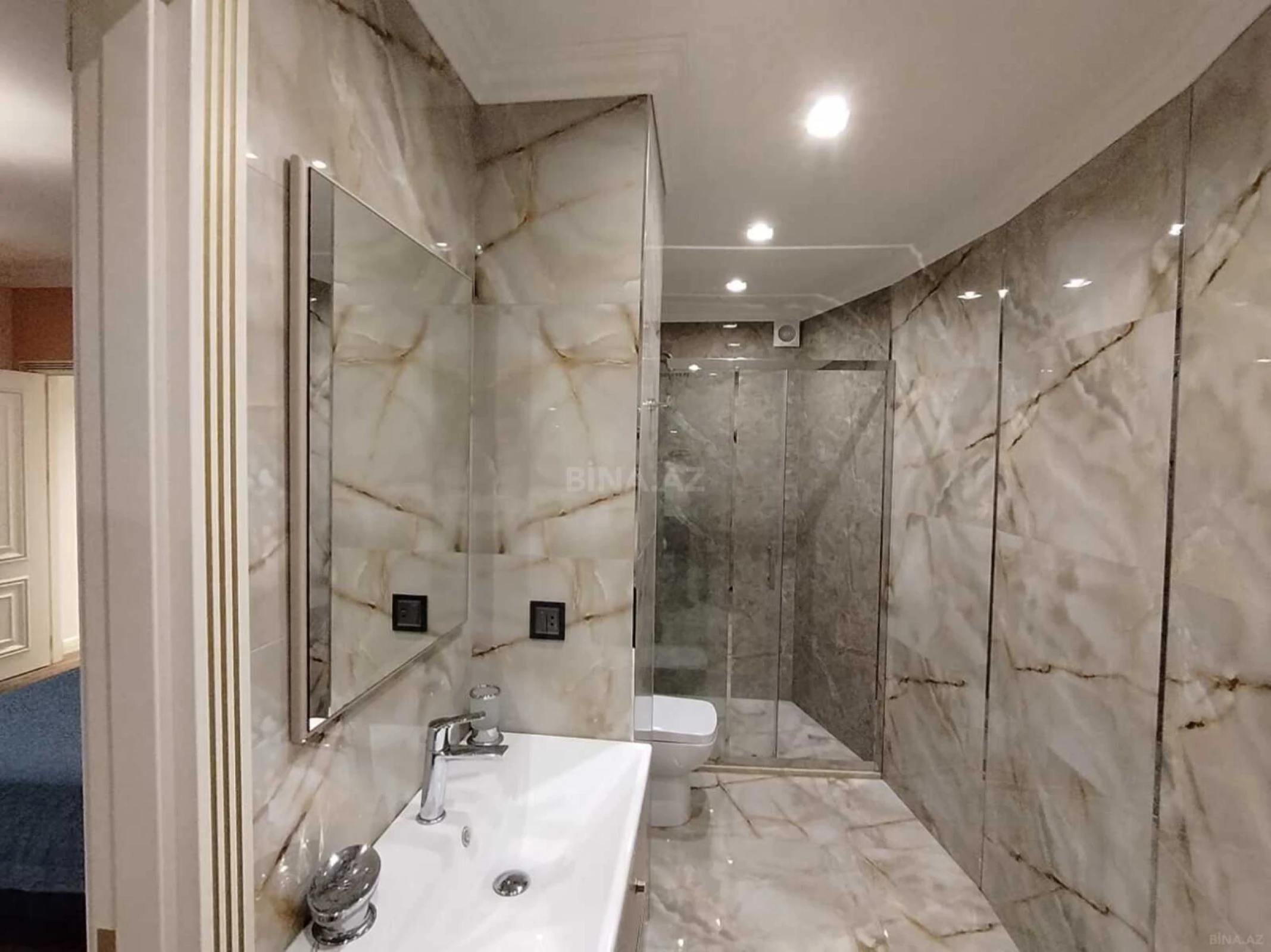 Satılır 4 otaqlı mənzil 156 m²