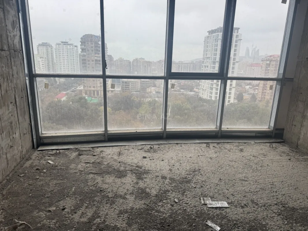 Satılır 5 otaqlı mənzil 280 m²