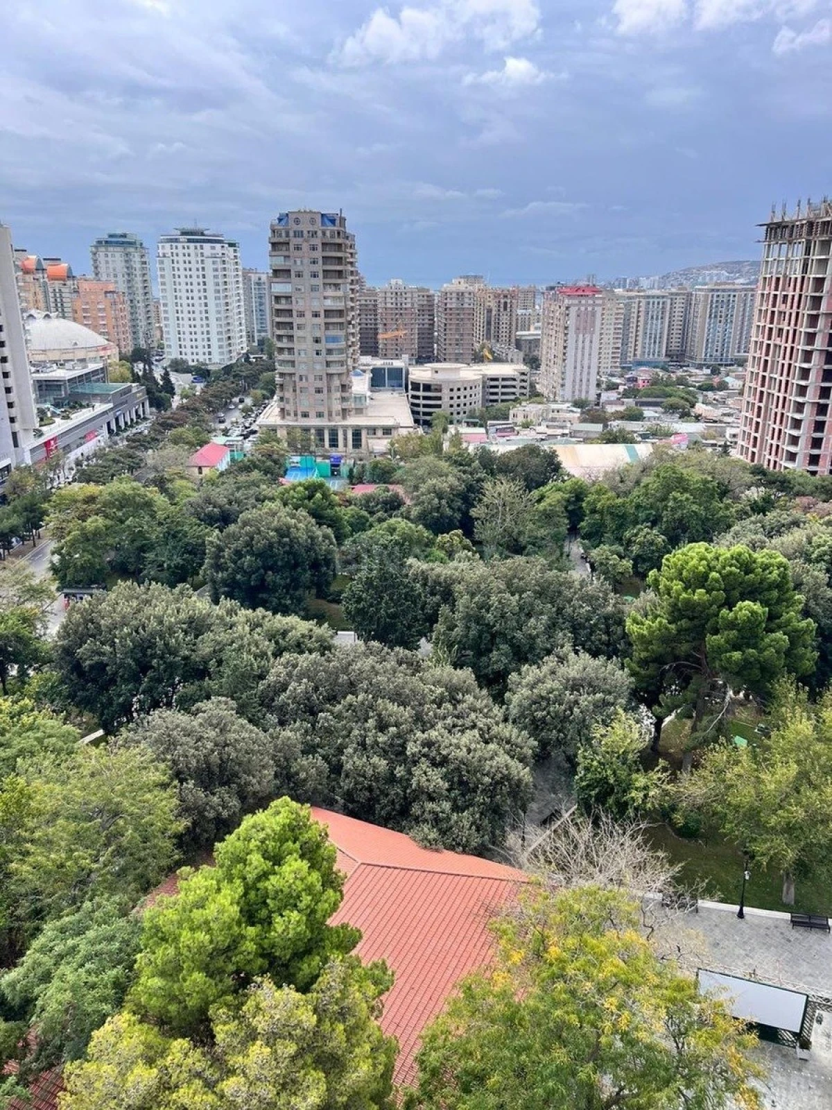 Satılır 5 otaqlı mənzil 280 m²