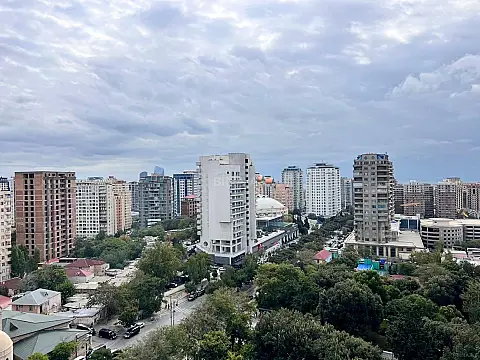 Satılır 5 otaqlı mənzil 280 m²