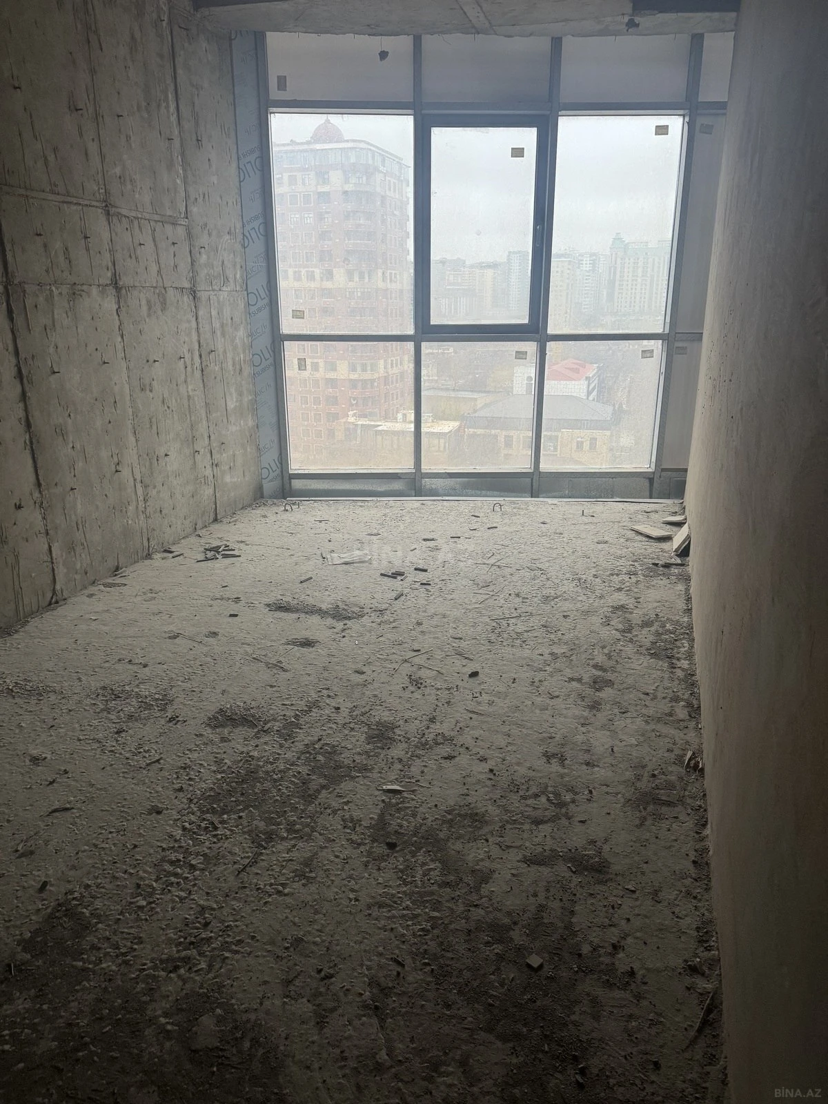 Satılır 5 otaqlı mənzil 280 m²