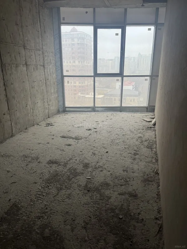 Satılır 5 otaqlı mənzil 280 m²