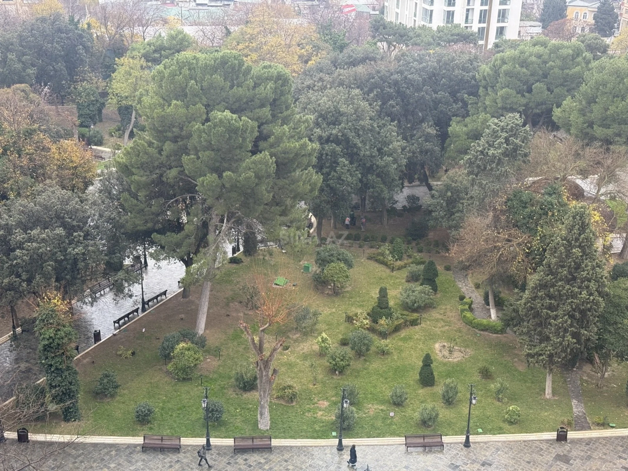 Satılır 5 otaqlı mənzil 280 m²