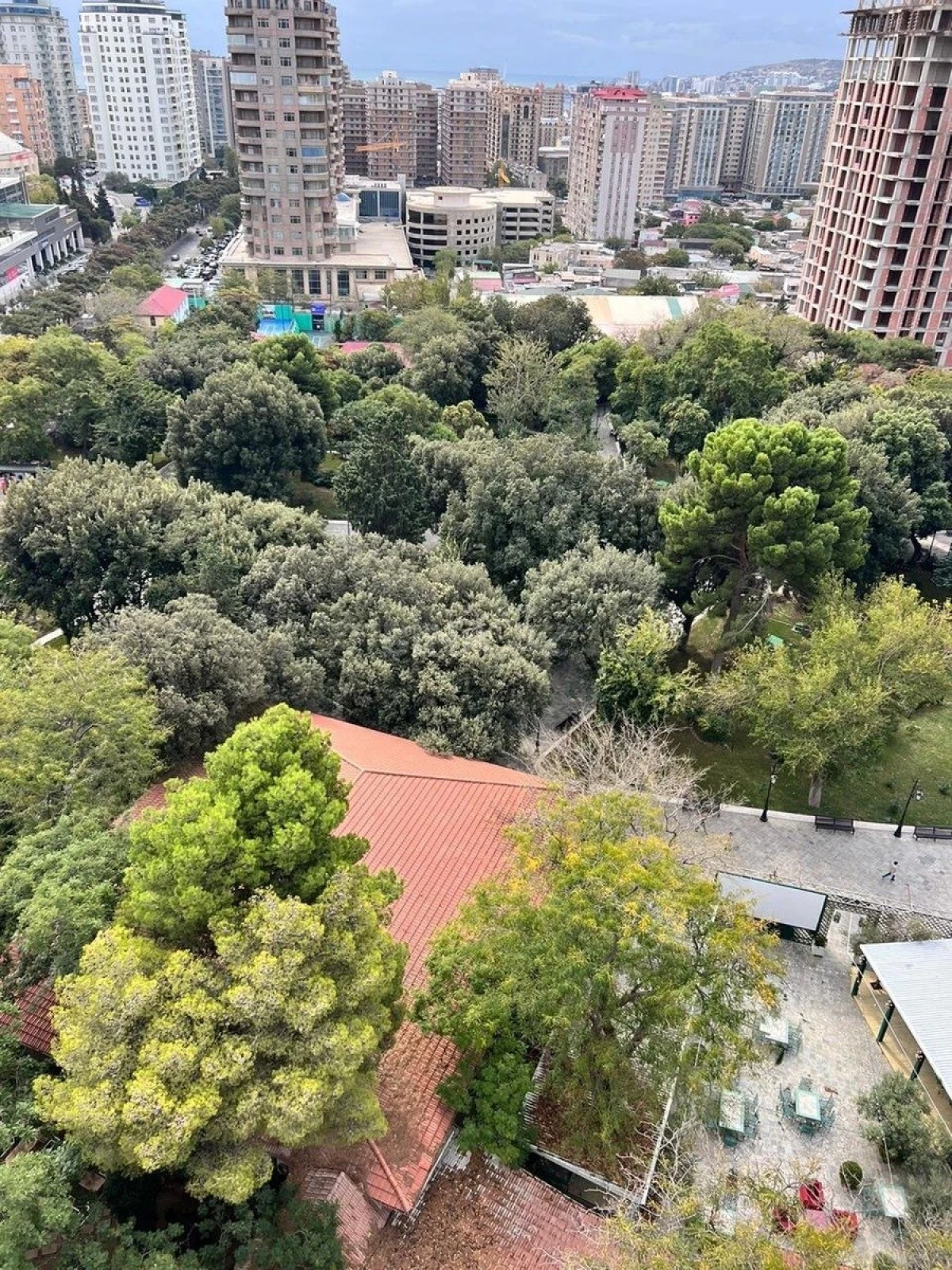 Satılır 5 otaqlı mənzil 280 m²