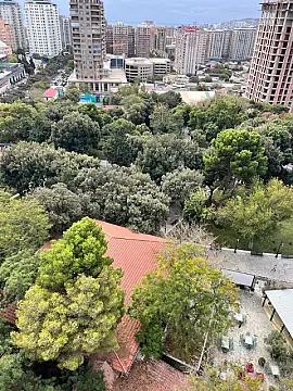 Satılır 5 otaqlı mənzil 280 m²