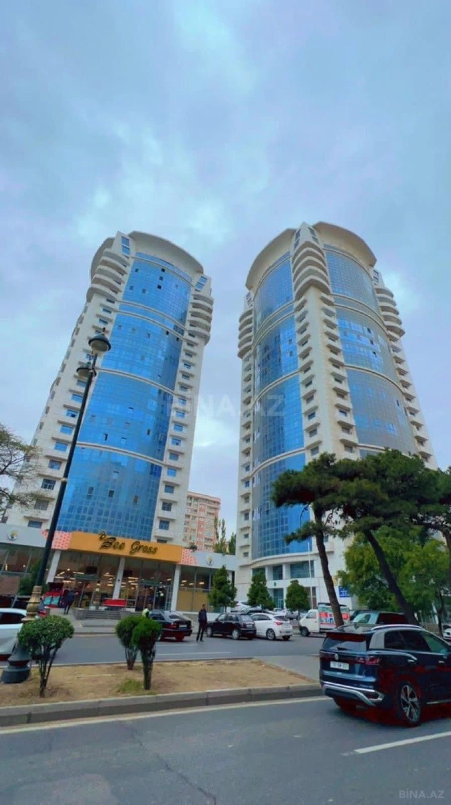 Satılır 5 otaqlı mənzil 280 m²