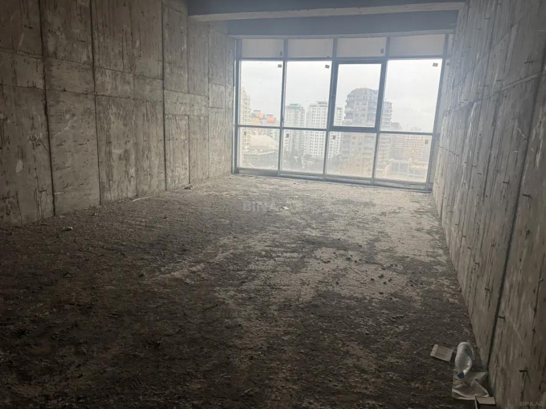 Satılır 5 otaqlı mənzil 280 m²