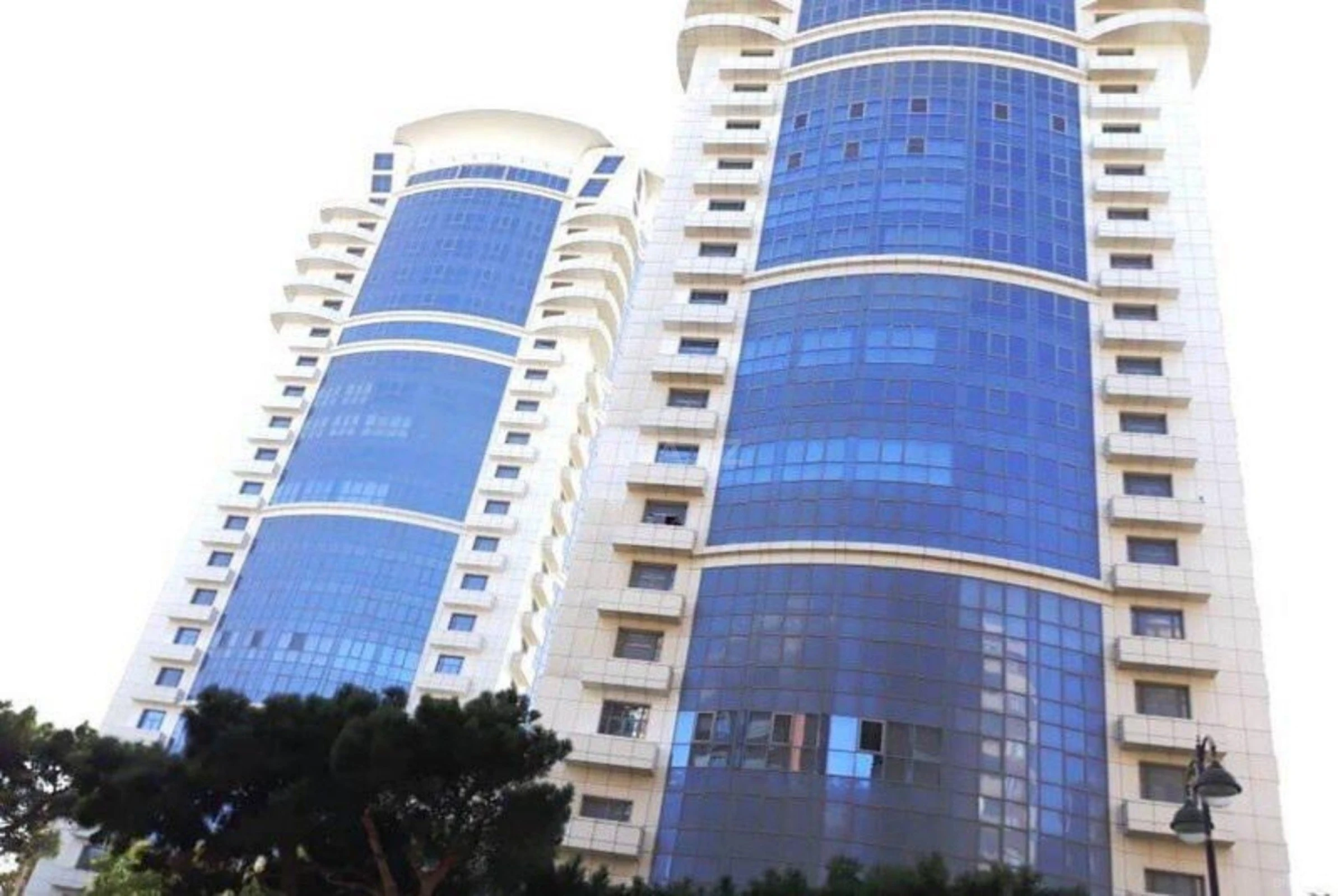 Satılır 5 otaqlı mənzil 280 m²