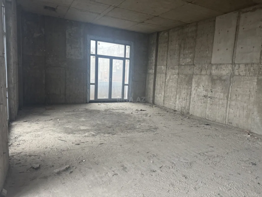 Satılır 5 otaqlı mənzil 280 m²