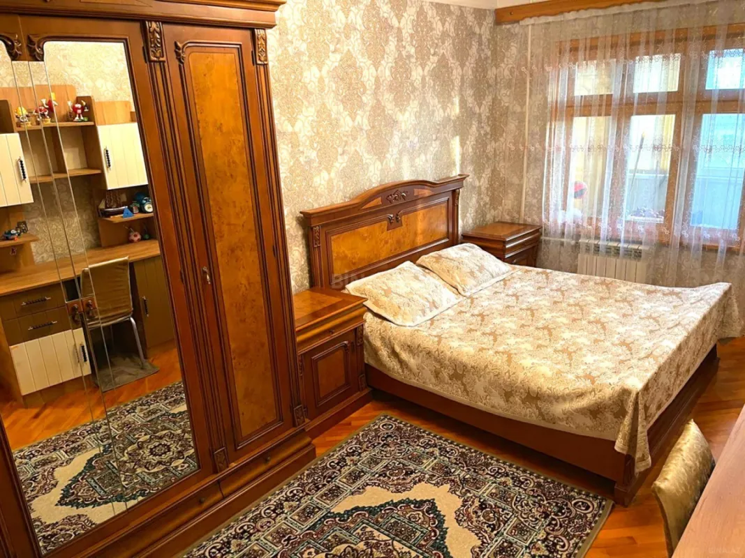 Satılır 5 otaqlı mənzil 120 m²