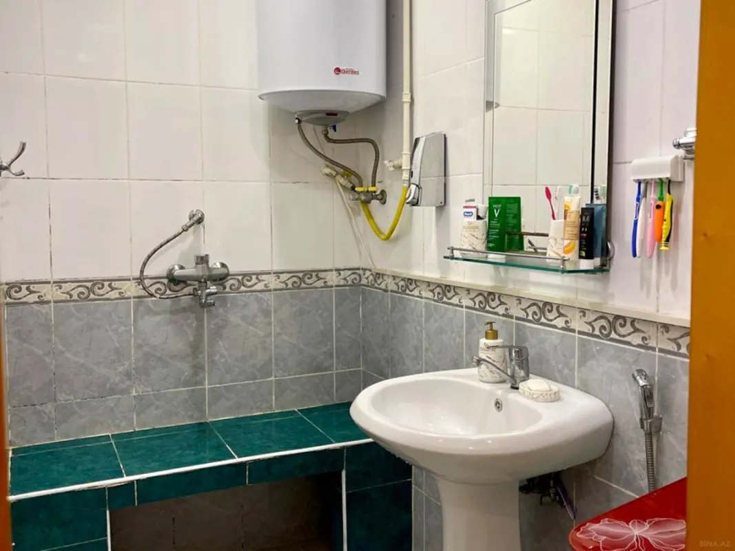 Satılır 5 otaqlı mənzil 120 m²