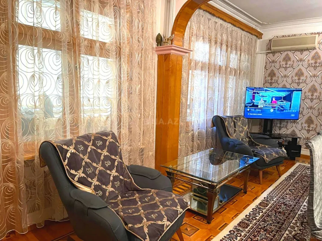 Satılır 5 otaqlı mənzil 120 m²