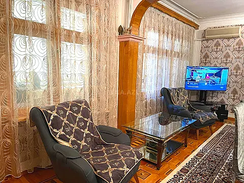 Satılır 5 otaqlı mənzil 120 m²