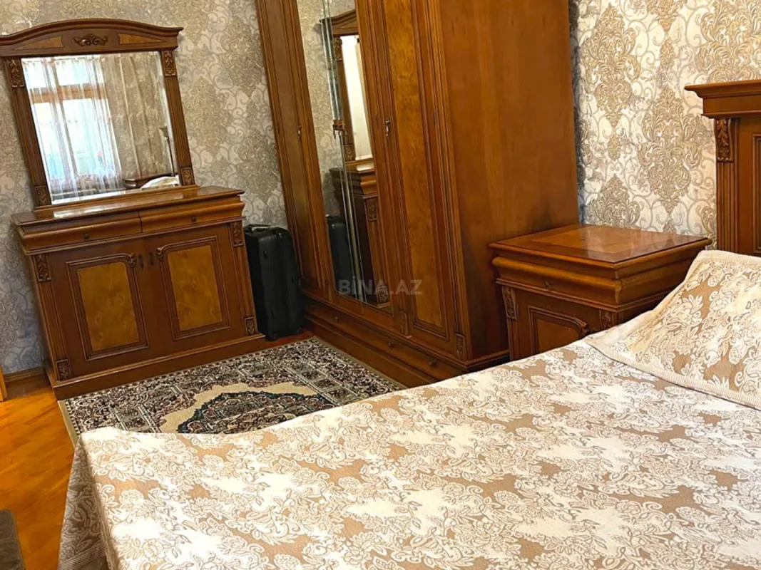 Satılır 5 otaqlı mənzil 120 m²