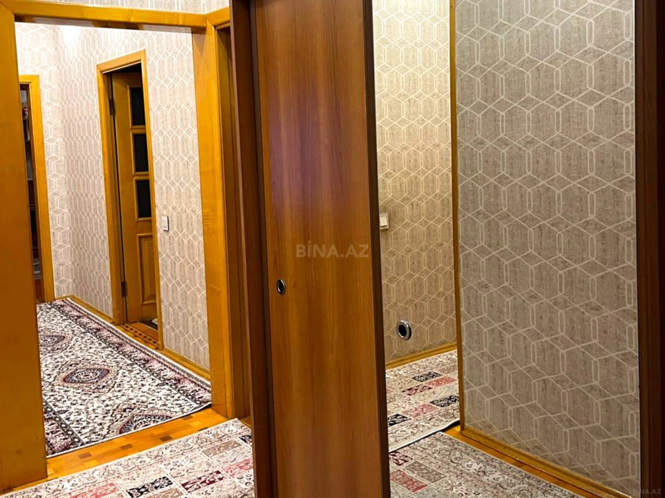 Satılır 5 otaqlı mənzil 120 m²