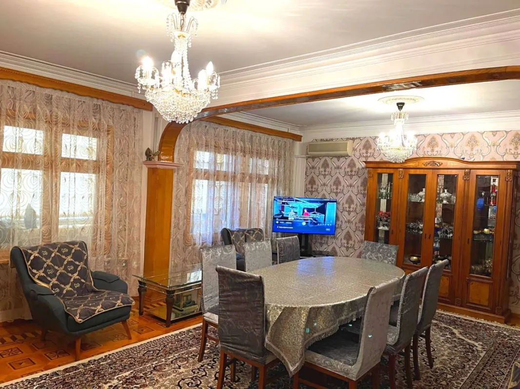 Satılır 5 otaqlı mənzil 120 m²