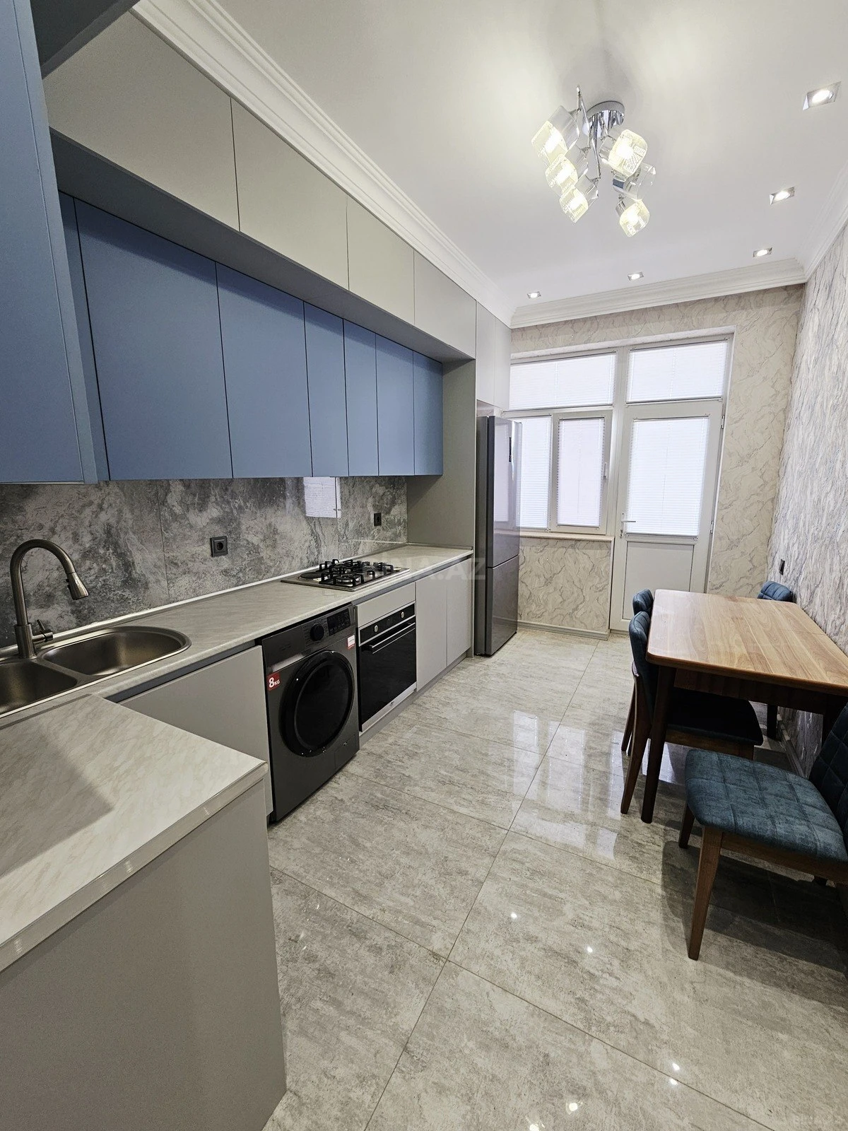 Satılır 2 otaqlı mənzil 84 m²