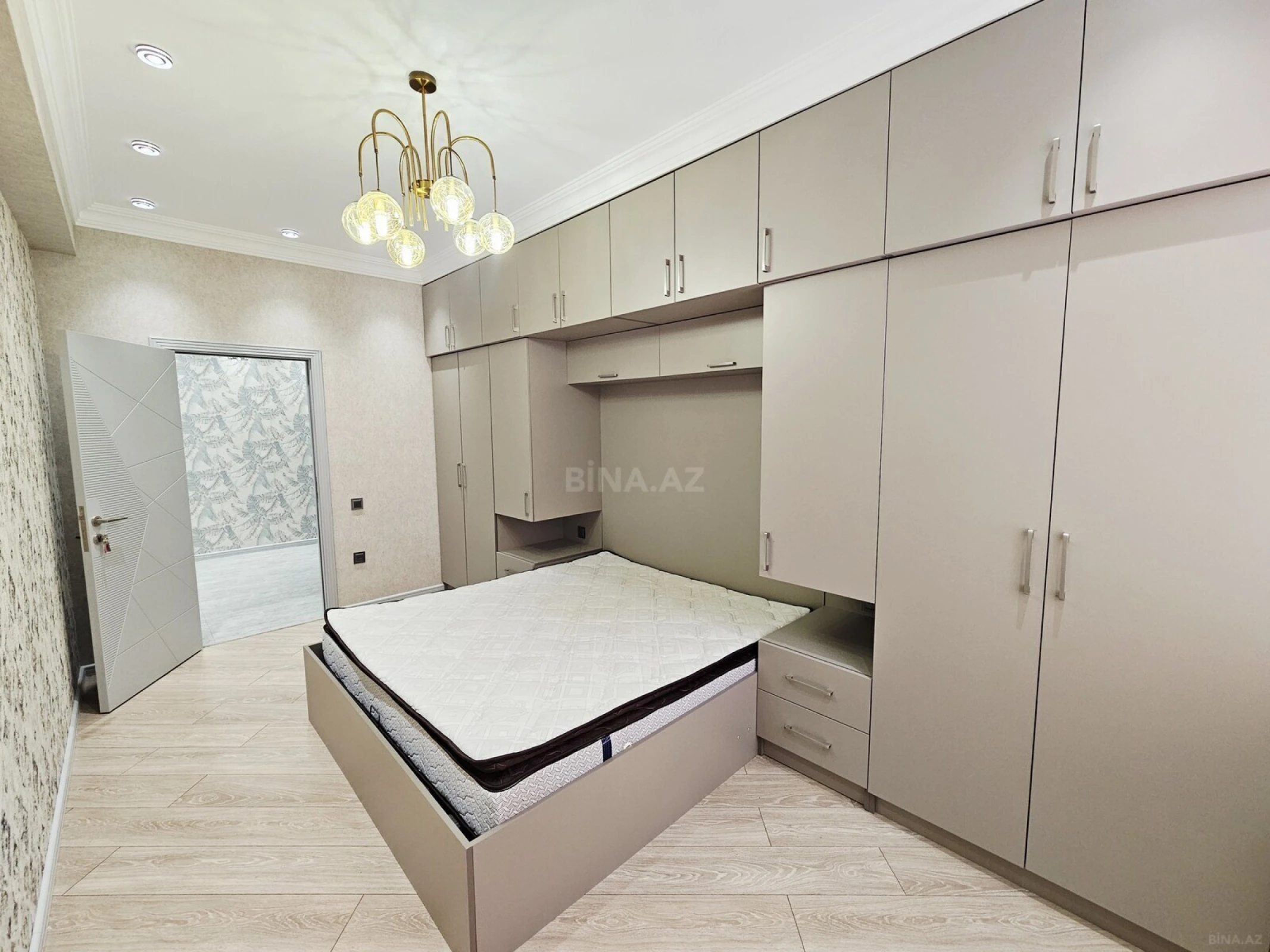 Satılır 2 otaqlı mənzil 84 m²