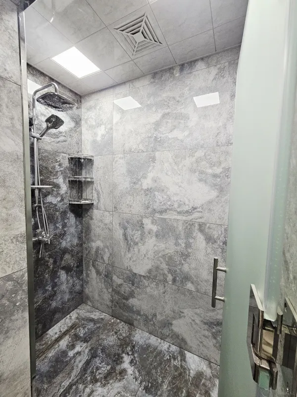 Satılır 2 otaqlı mənzil 84 m²