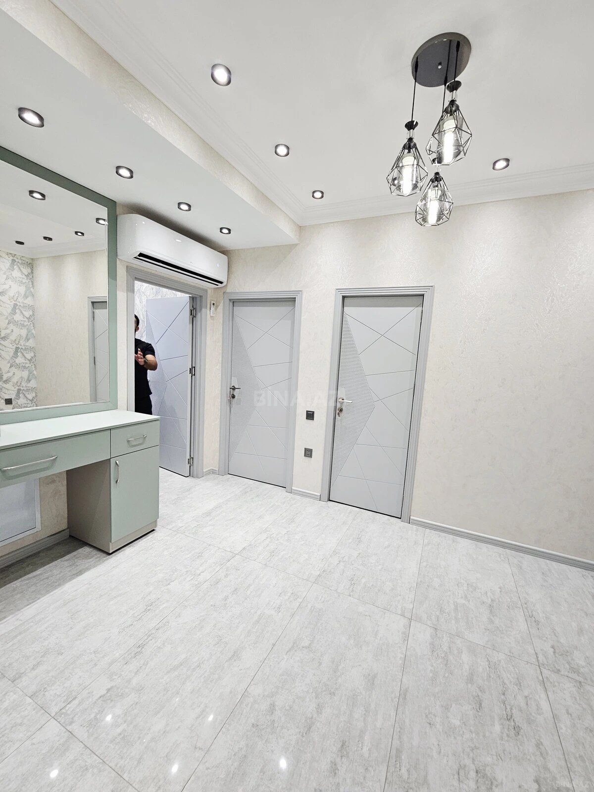 Satılır 2 otaqlı mənzil 84 m²