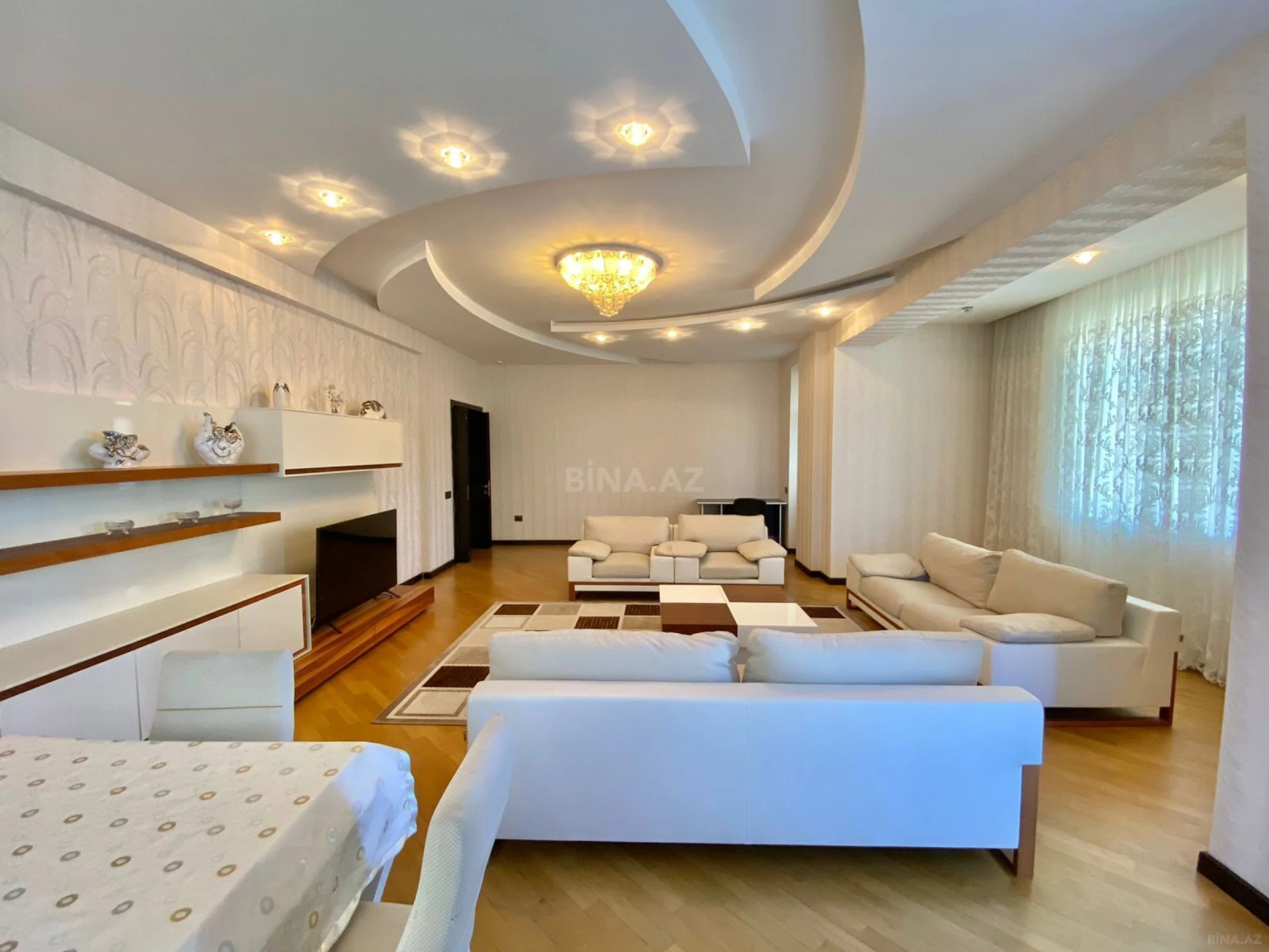 Kirayə verilir 3 otaqlı mənzil 170 m²