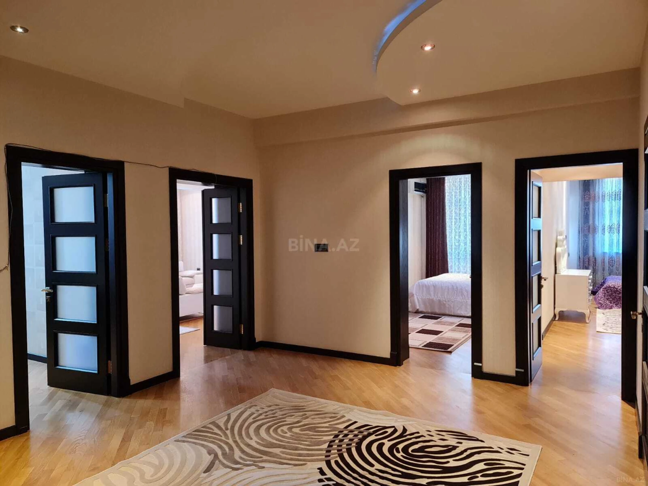 Kirayə verilir 3 otaqlı mənzil 170 m²