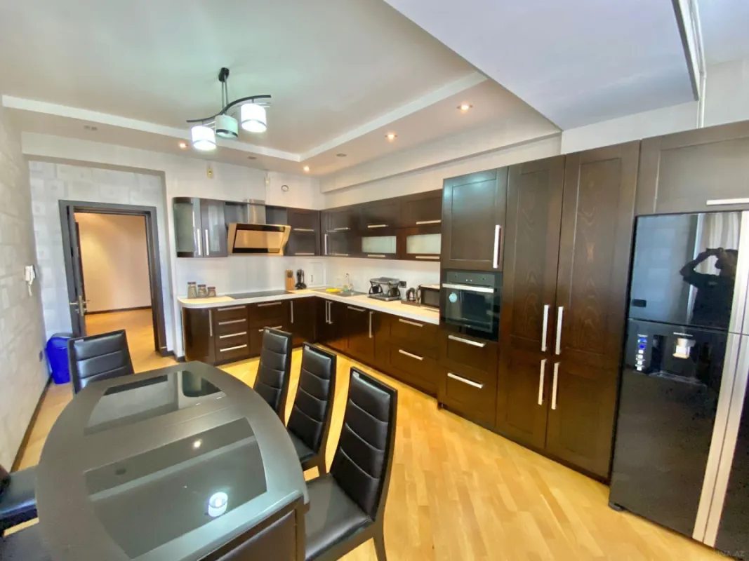 Kirayə verilir 3 otaqlı mənzil 170 m²