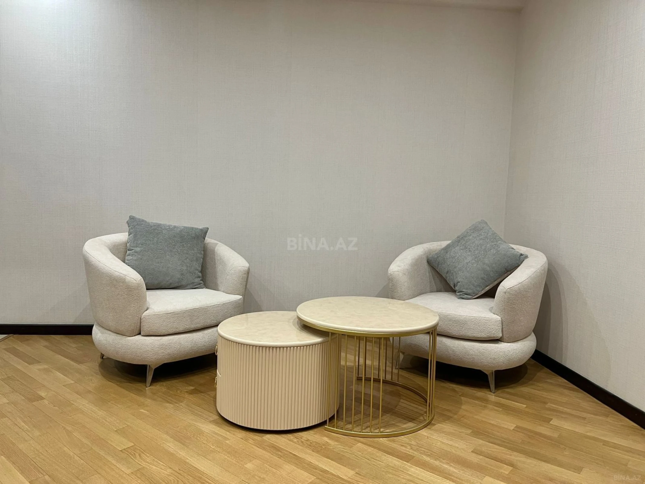Kirayə verilir 3 otaqlı mənzil 170 m²