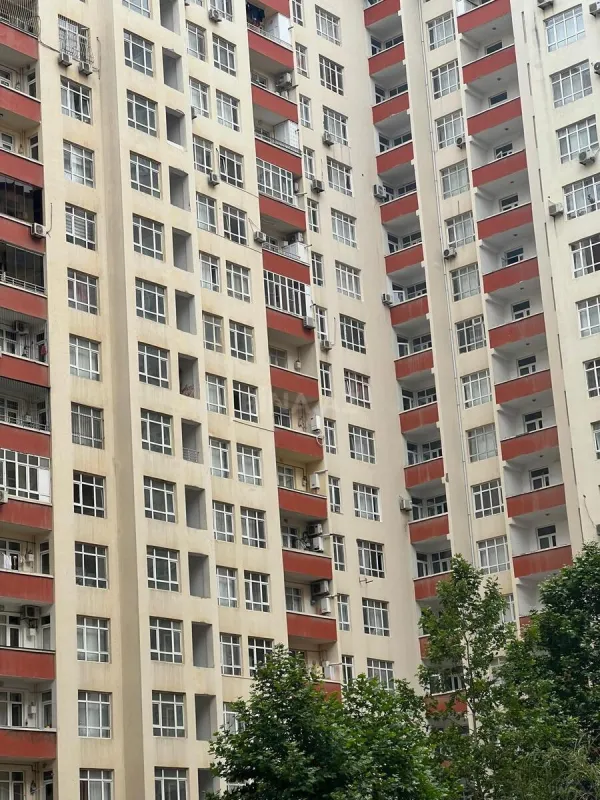 Satılır 4 otaqlı mənzil 216 m²