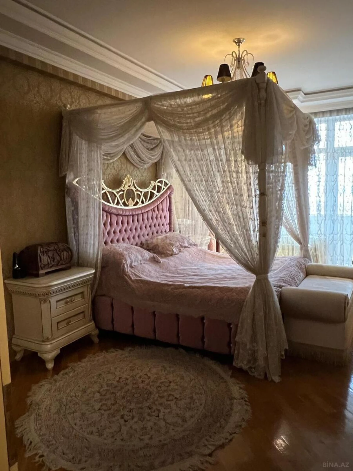 Satılır 4 otaqlı mənzil 216 m²