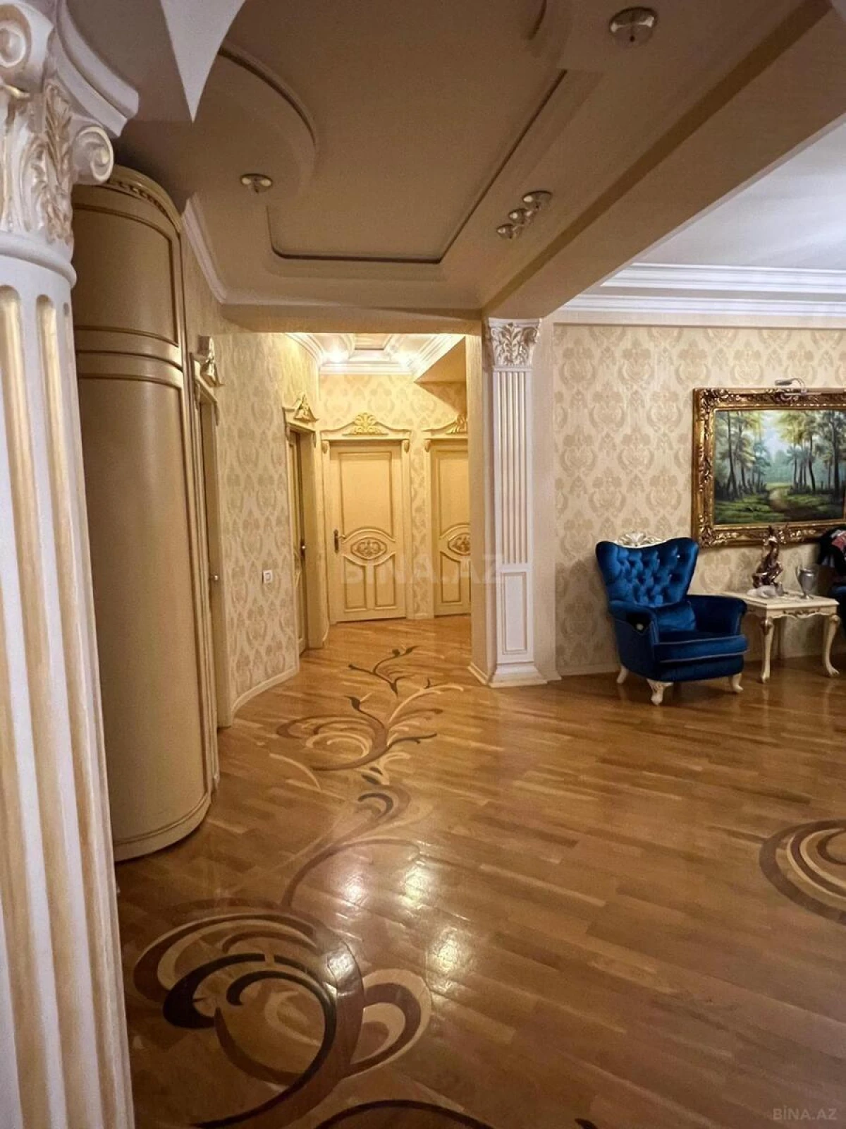 Satılır 4 otaqlı mənzil 216 m²