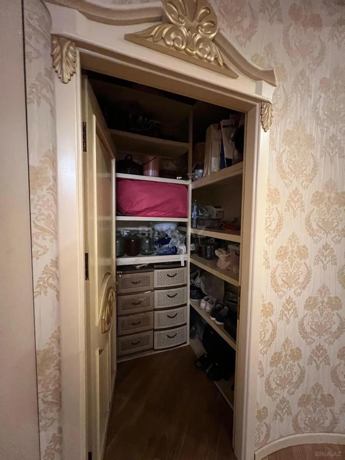 Satılır 4 otaqlı mənzil 216 m²