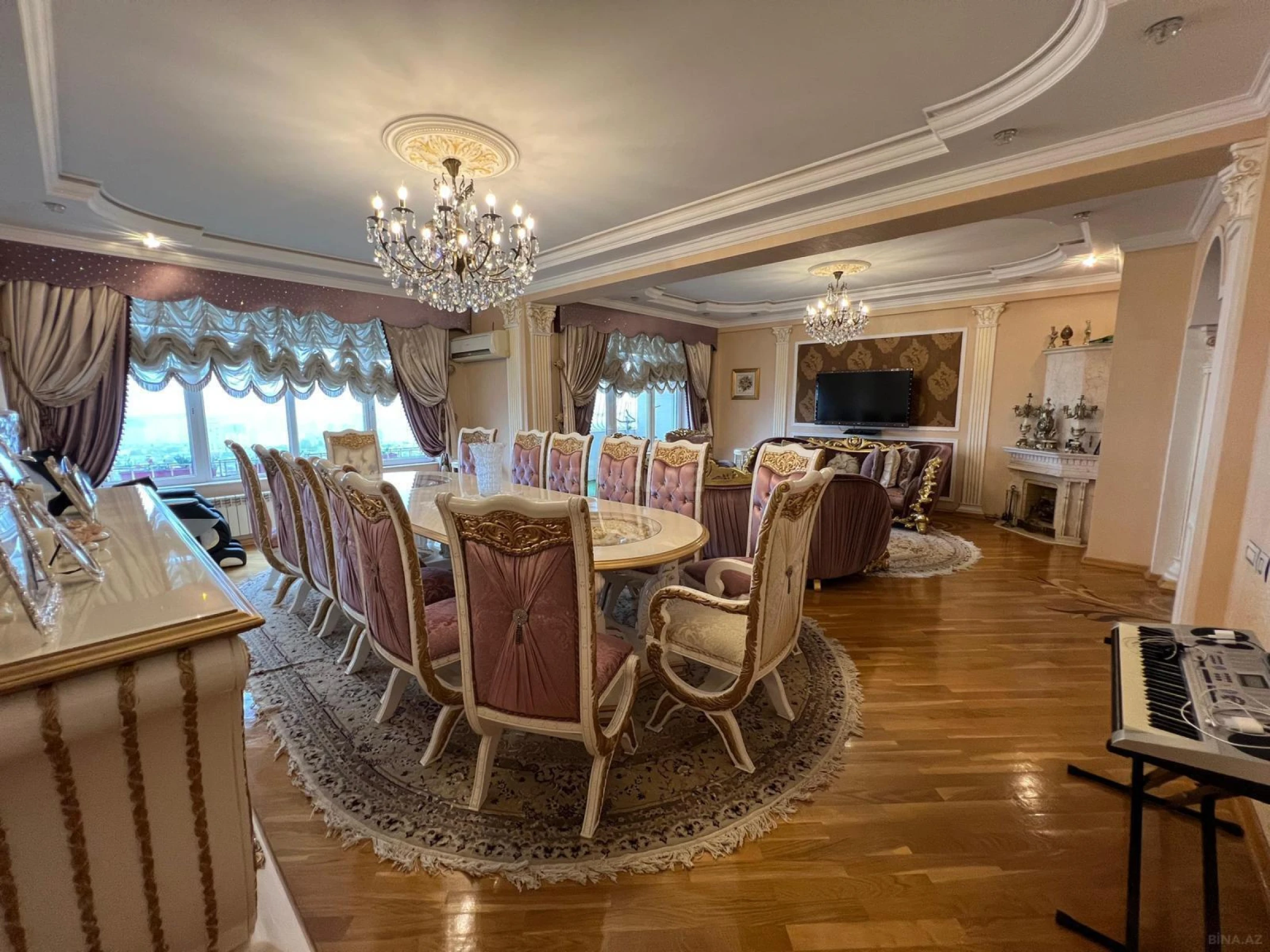 Satılır 4 otaqlı mənzil 216 m²