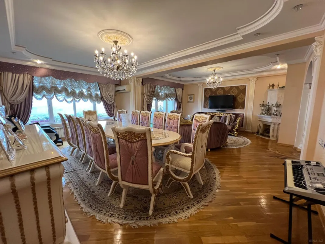 Satılır 4 otaqlı mənzil 216 m²