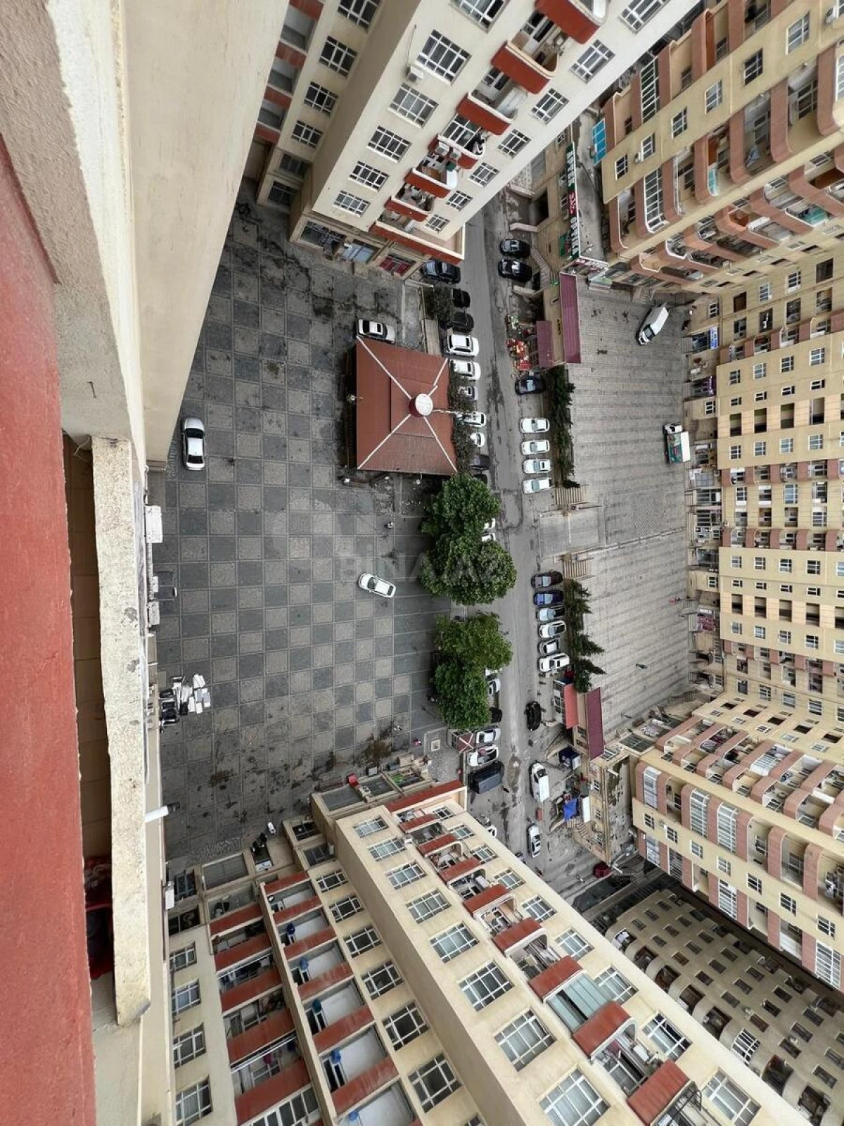 Satılır 4 otaqlı mənzil 216 m²