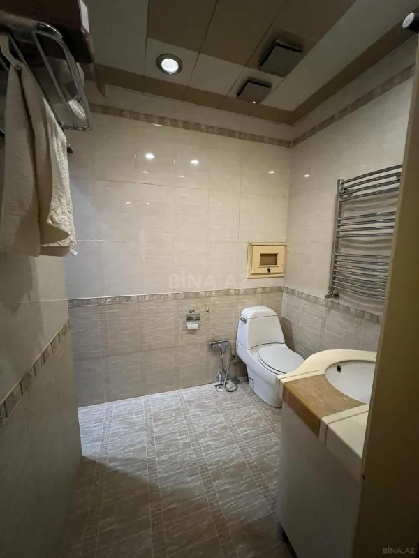 Satılır 4 otaqlı mənzil 216 m²