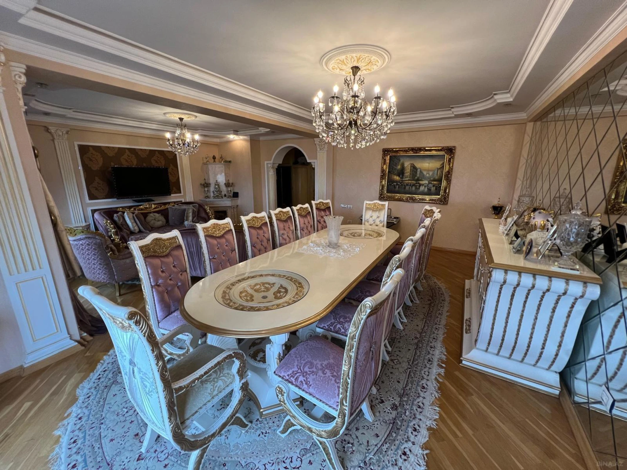 Satılır 4 otaqlı mənzil 216 m²