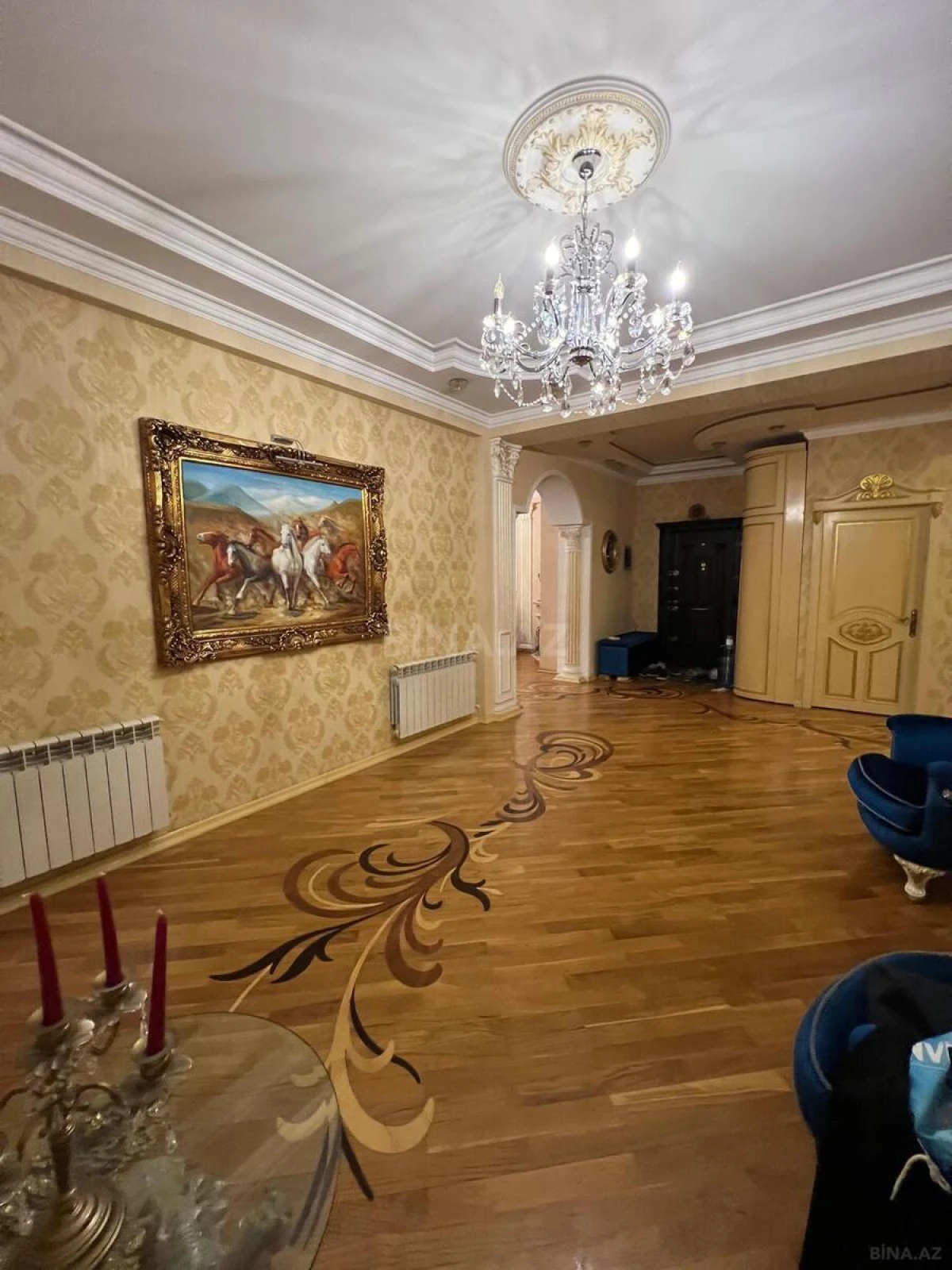 Satılır 4 otaqlı mənzil 216 m²