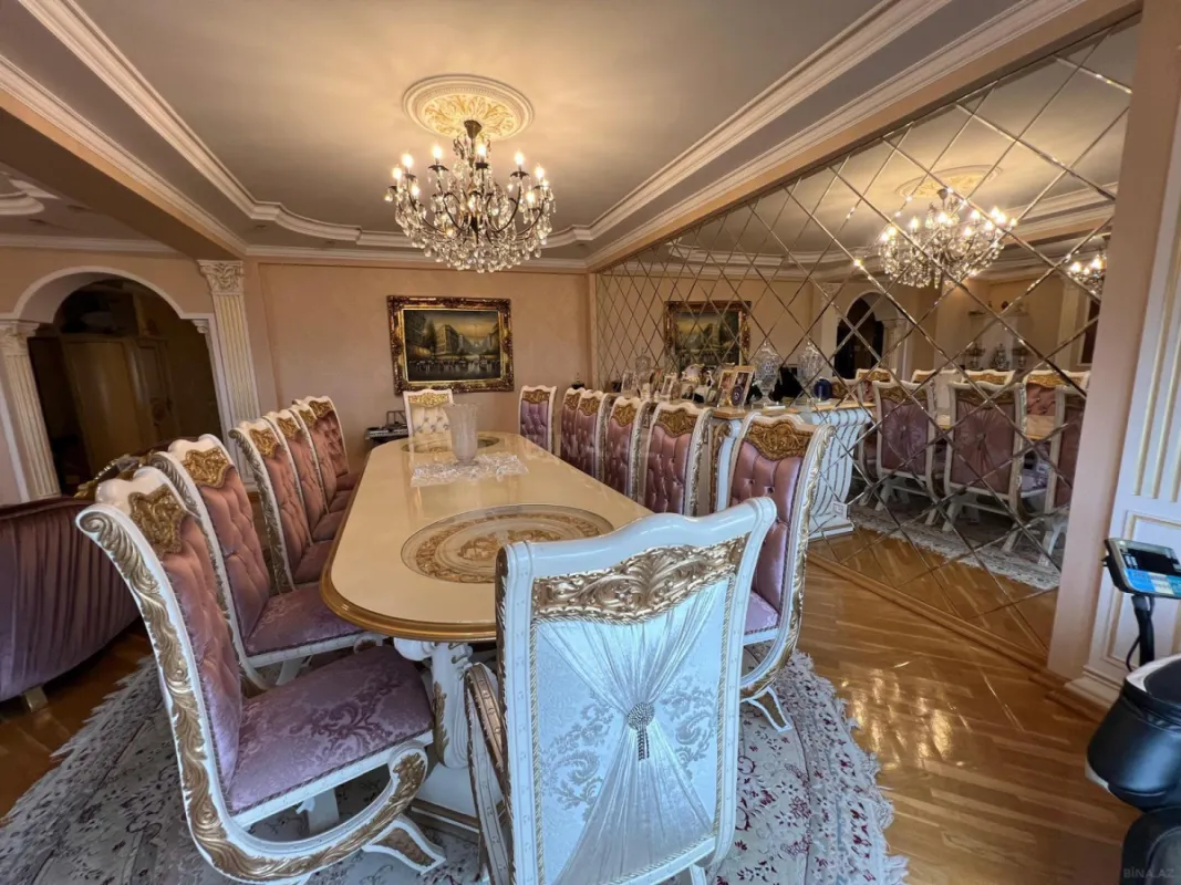 Satılır 4 otaqlı mənzil 216 m²