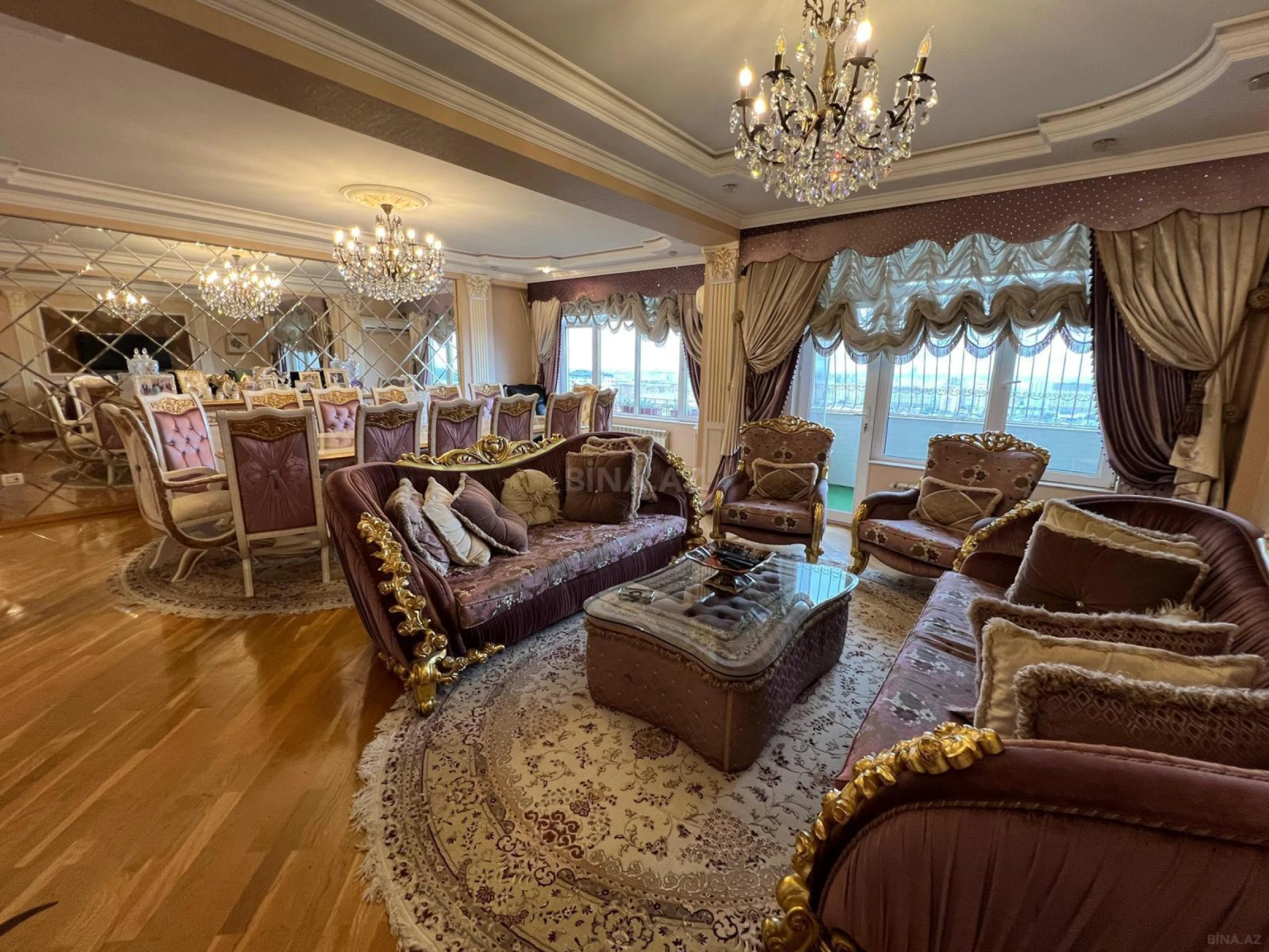 Satılır 4 otaqlı mənzil 216 m²