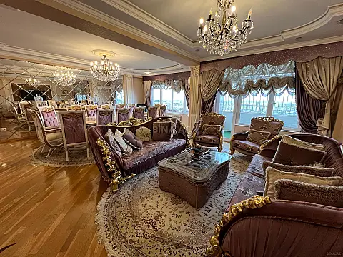 Satılır 4 otaqlı mənzil 216 m²