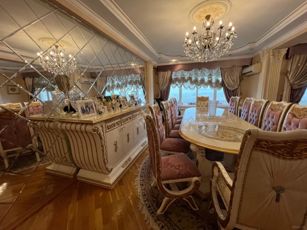 Satılır 4 otaqlı mənzil 216 m²