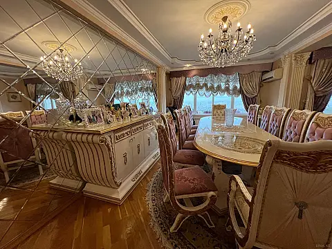 Satılır 4 otaqlı mənzil 216 m²