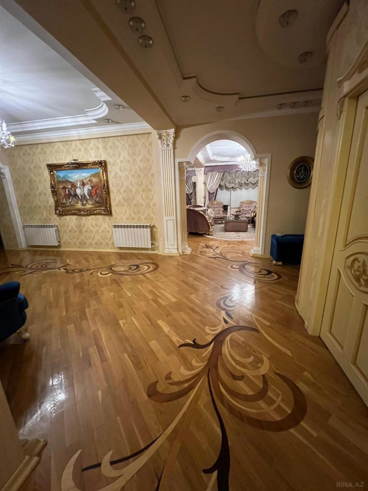 Satılır 4 otaqlı mənzil 216 m²