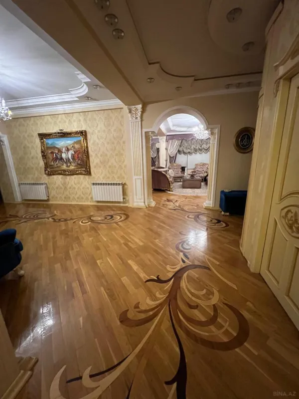 Satılır 4 otaqlı mənzil 216 m²