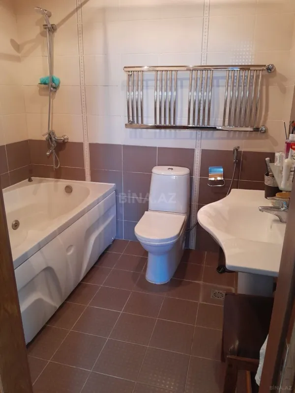 Satılır 3 otaqlı mənzil 175 m²
