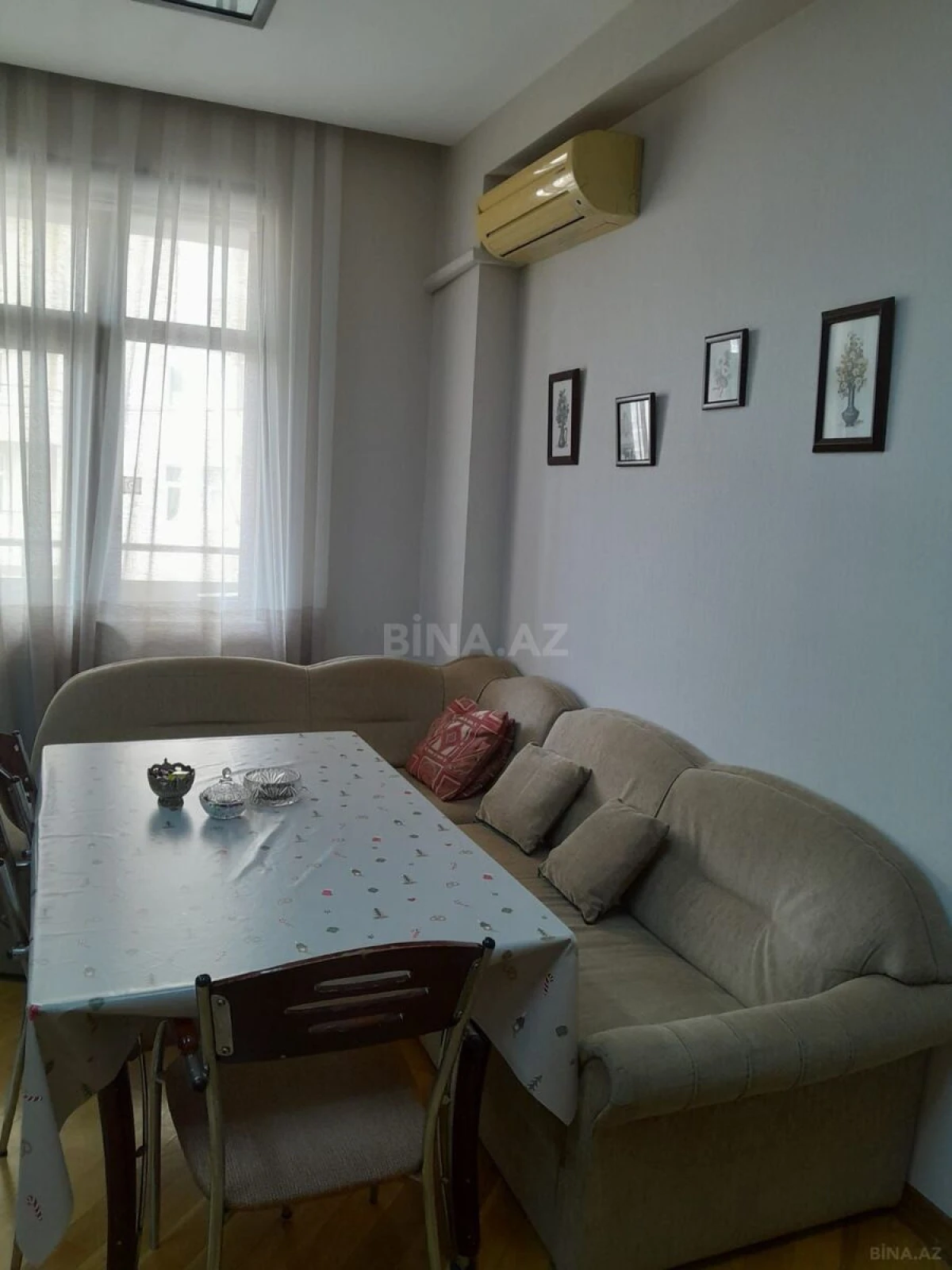 Satılır 3 otaqlı mənzil 175 m²
