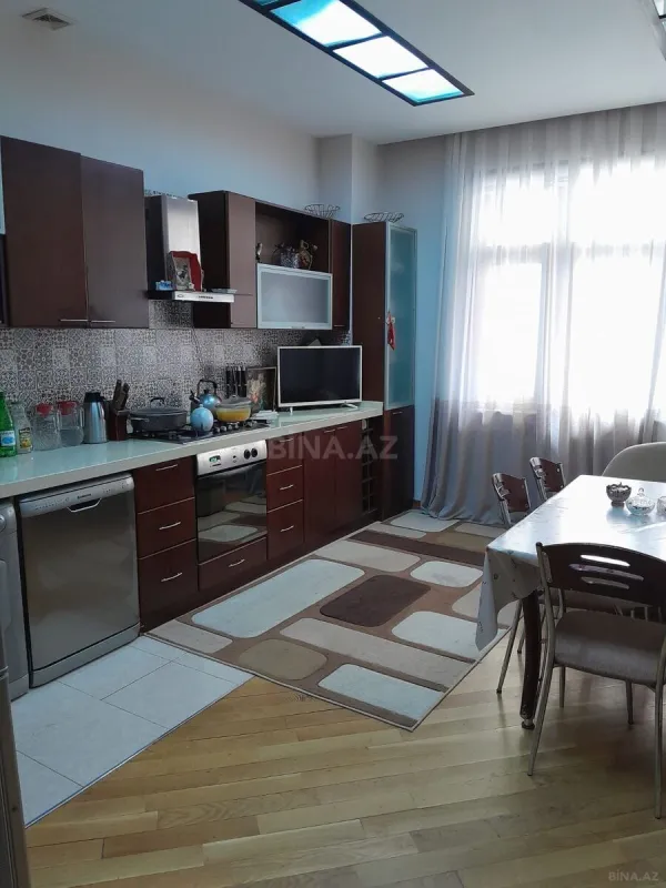 Satılır 3 otaqlı mənzil 175 m²