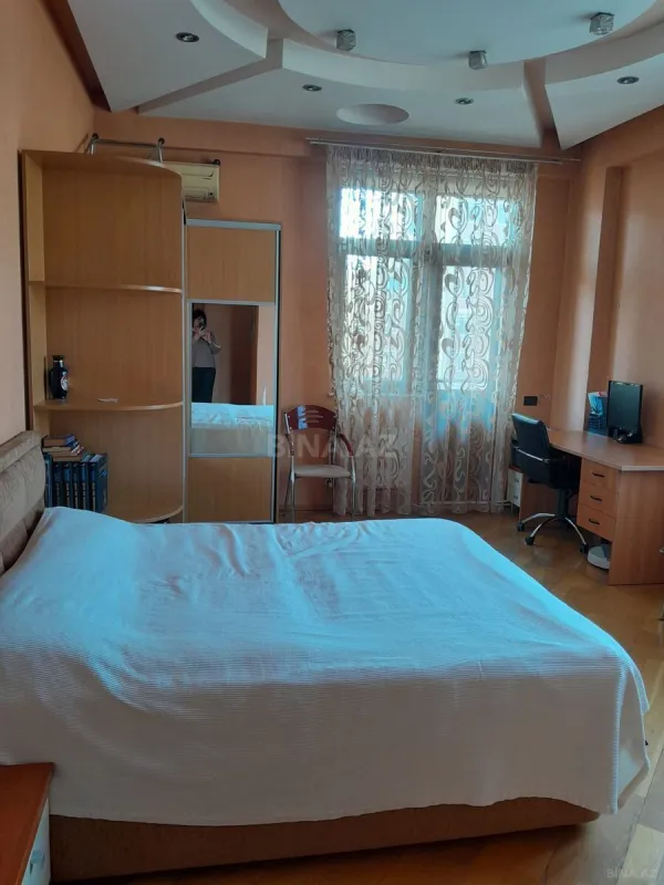 Satılır 3 otaqlı mənzil 175 m²